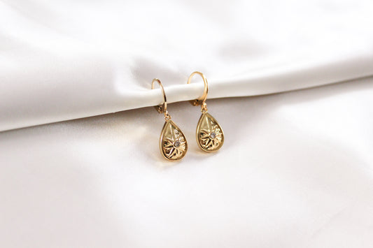 Star Teardrop Huggies